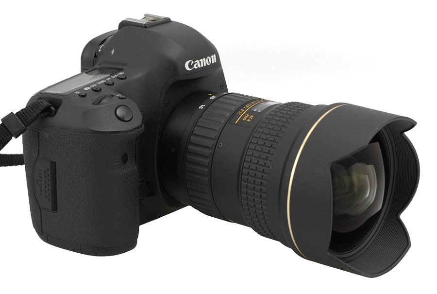 Nikon D800とnikkor 35・60mmとtokina16-28セット